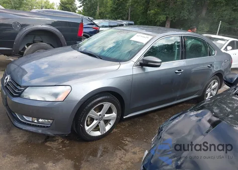 2015 Volkswagen Passat 1.8T Limited Edition из США, поврежденный, VIN 1VWAT7A36FC102601